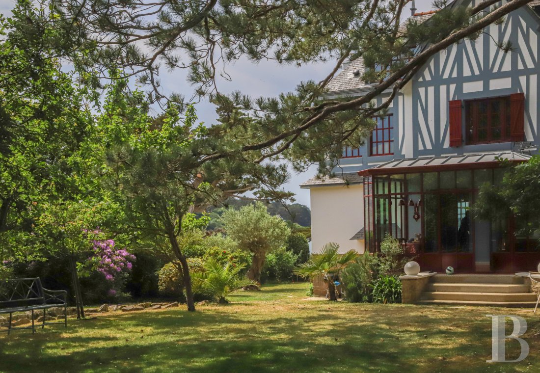 On the Île-aux-Moines, in the Gulf of Morbihan, a family house where you can almost step out onto the water - photo  n°29